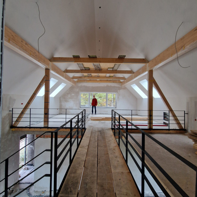 neue Stahltreppe zum Wohnzimmer